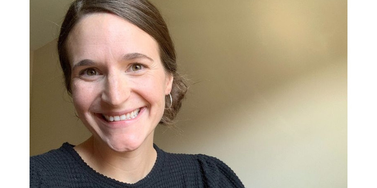 Giving nutrition advice for cancer care to others and herself